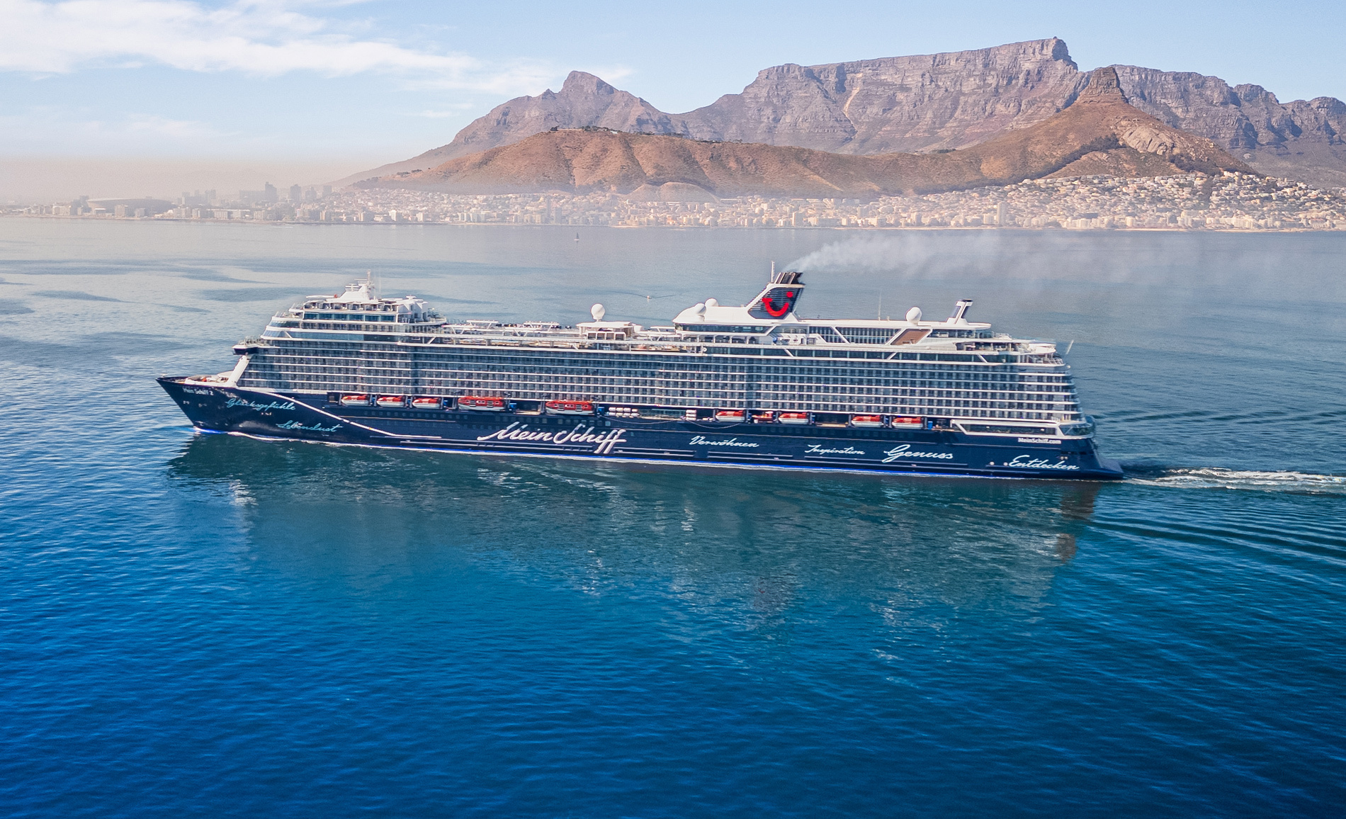 Bild des Kreuzfahrtschiffes Mein Schiff 2